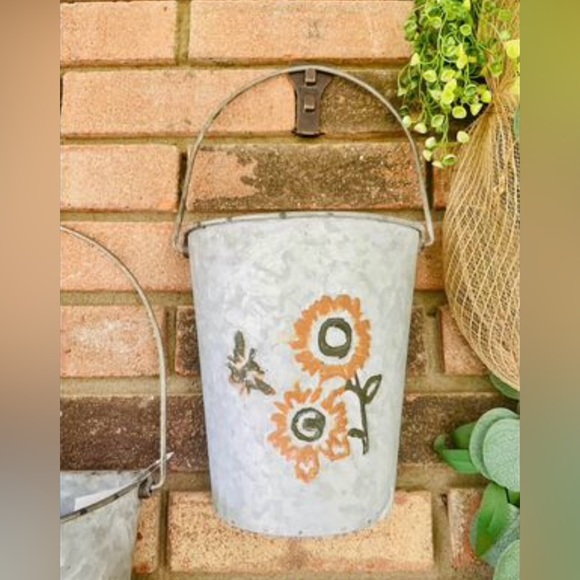 *Washed Metal Sunflower & Bee Wall Buckets Set of 2 - Picture 3 of 11